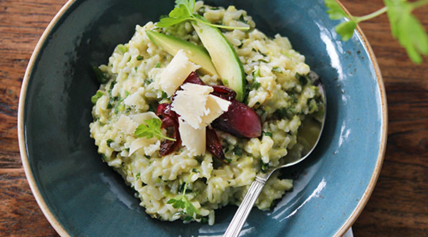 Avocadorisotto mit Limette und geschmorten Balsamicozwiebeln