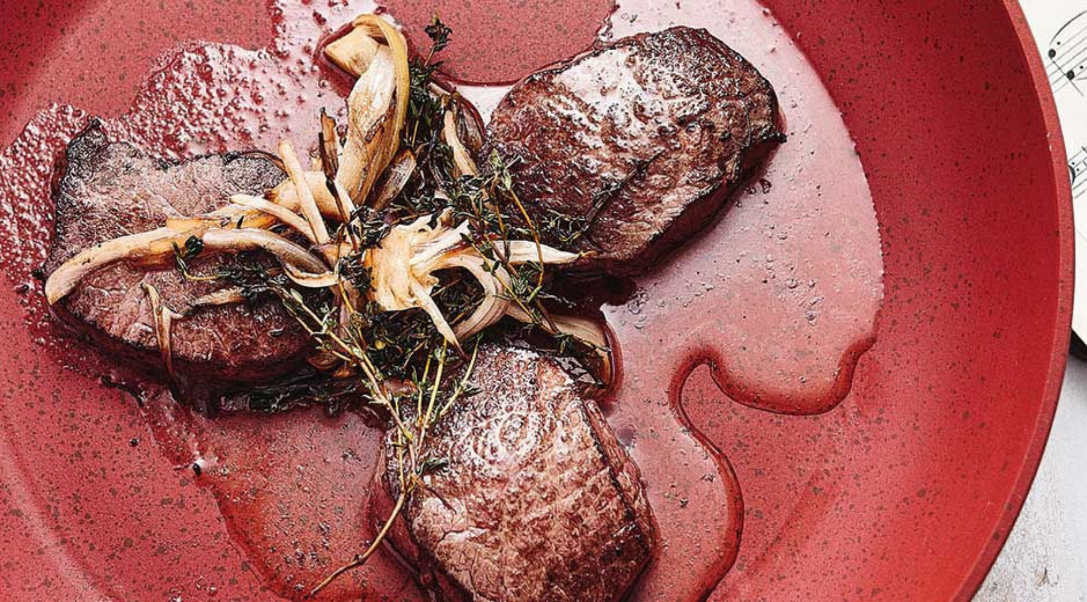 Gegrilltes Hirschrückensteak mit Estragon-Kartoffel-Stampf