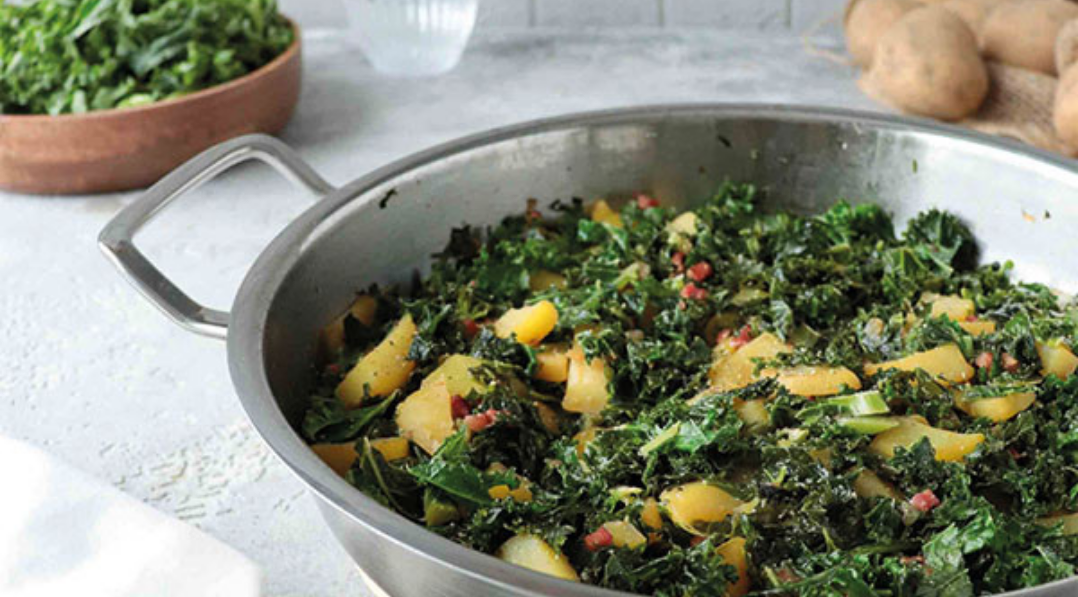 Grünkohlpfanne mit Speck und Kartoffeln