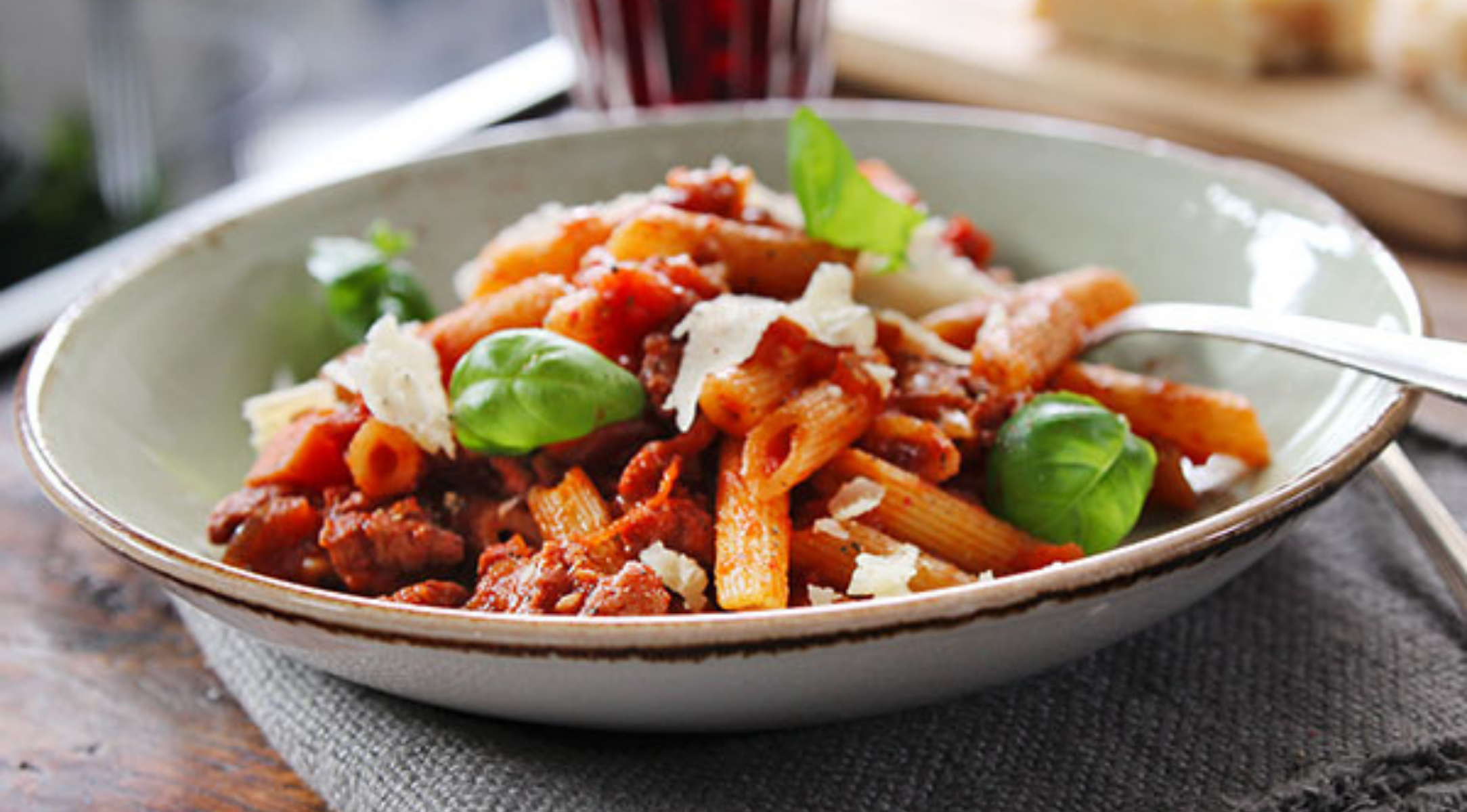 Penne in pikanter Salsiccia-Bolognese-Soße