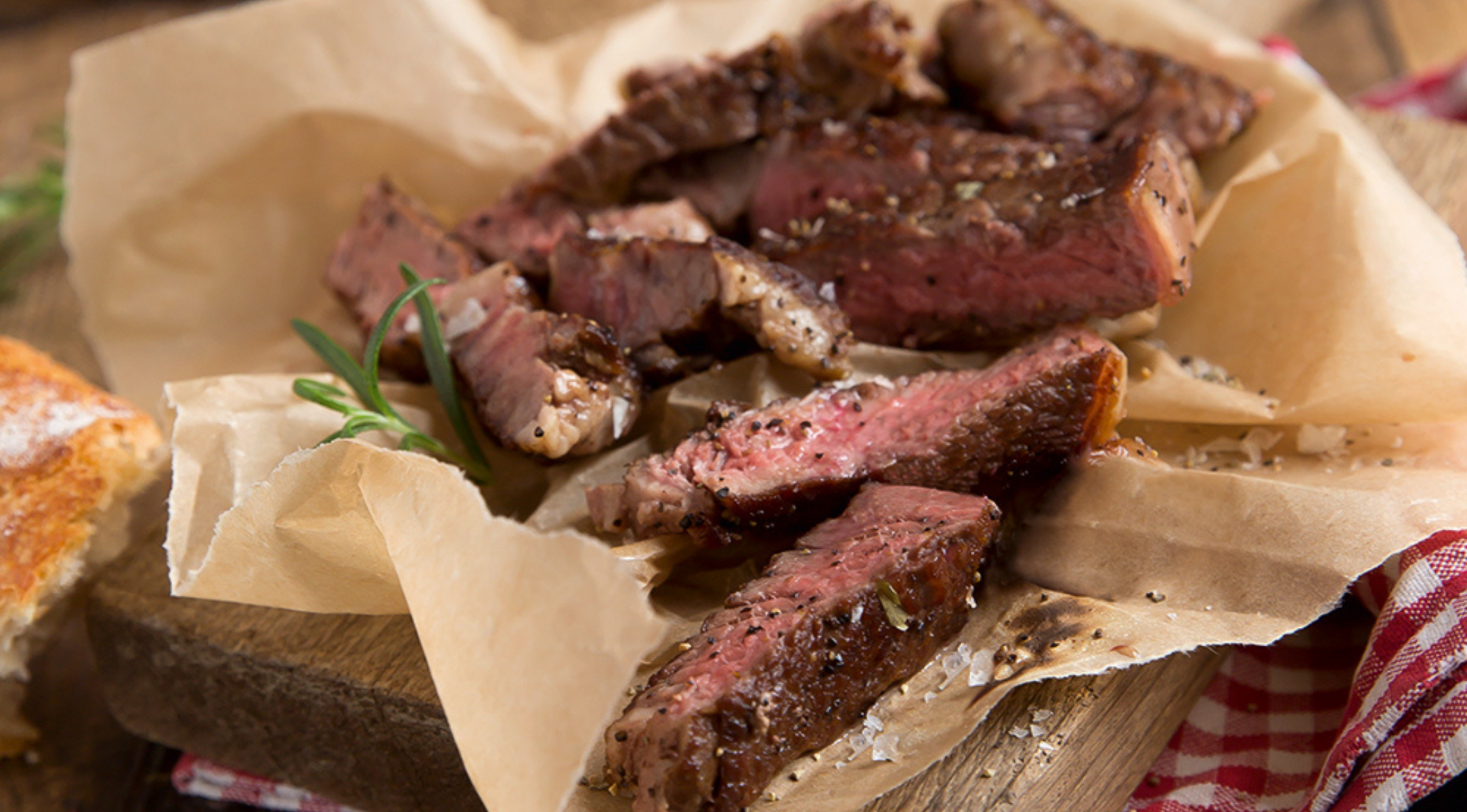 Rib-Eye-Steak mit Beerenbutter