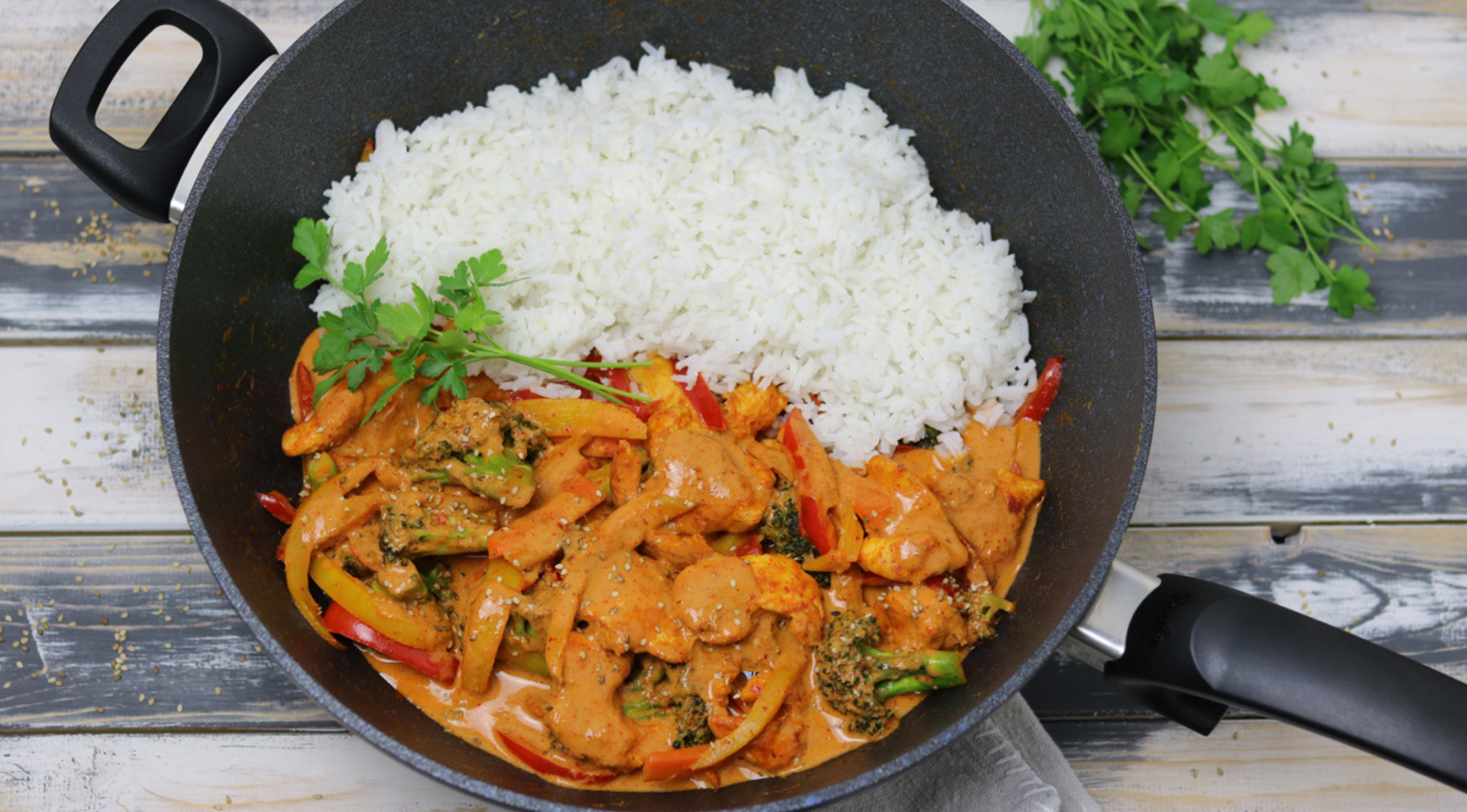 Rotes Hähnchen Curry mit Gemüse