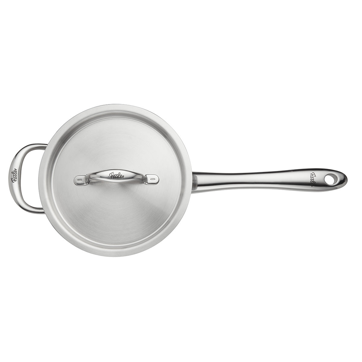 Fissler M5 Pro-Ply® Stielkasserolle mit Metalldeckel, von oben betrachtet: Die Kasserolle mit traditionellem langen Griff und praktischem Gegengriff spiegelt Fisslers „Made in Germany“-Präzision wider. Aus hochwertigem, recyceltem Edelstahl gefertigt, überzeugt sie durch zeitloses Design, Langlebigkeit und Innovation. Induktionsgeeignet und spülmaschinenfest repräsentiert dieser Kochtopf zuverlässige Qualität für nachhaltigen Kochkomfort seit 1845.