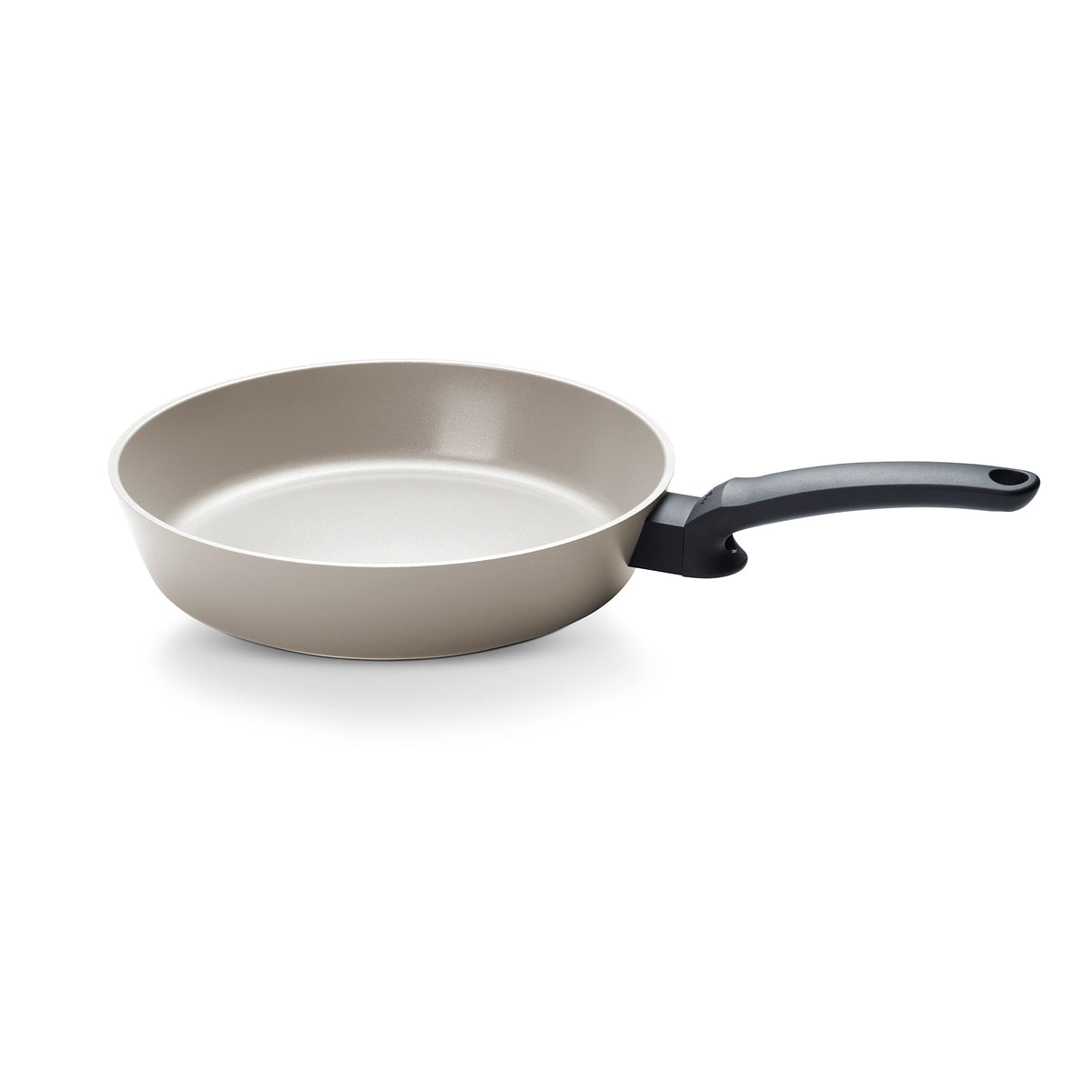 Fissler Ceratal® Evo Comfort Pfannenset (24 cm & 28 cm), beige mit schwarzen Griffen, keramikbeschichtet. Präzisionsfertigung aus Deutschland.