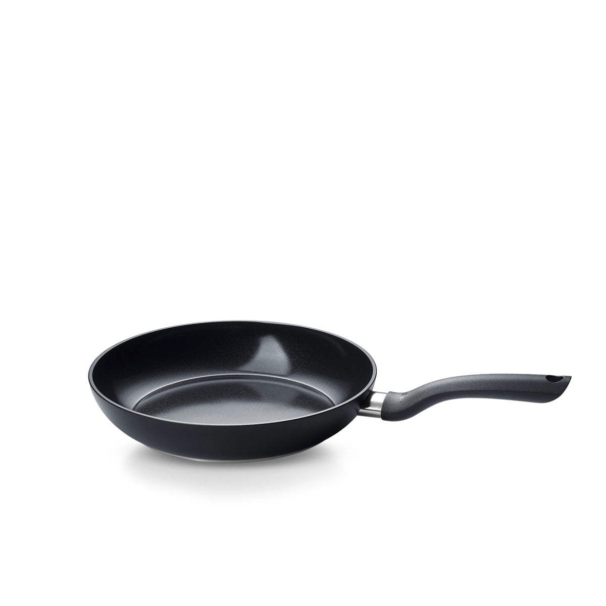 Fissler Essential® black pan, PFAS/PTFE-free, curved handle. Modern German design, precisely crafted since 1845.