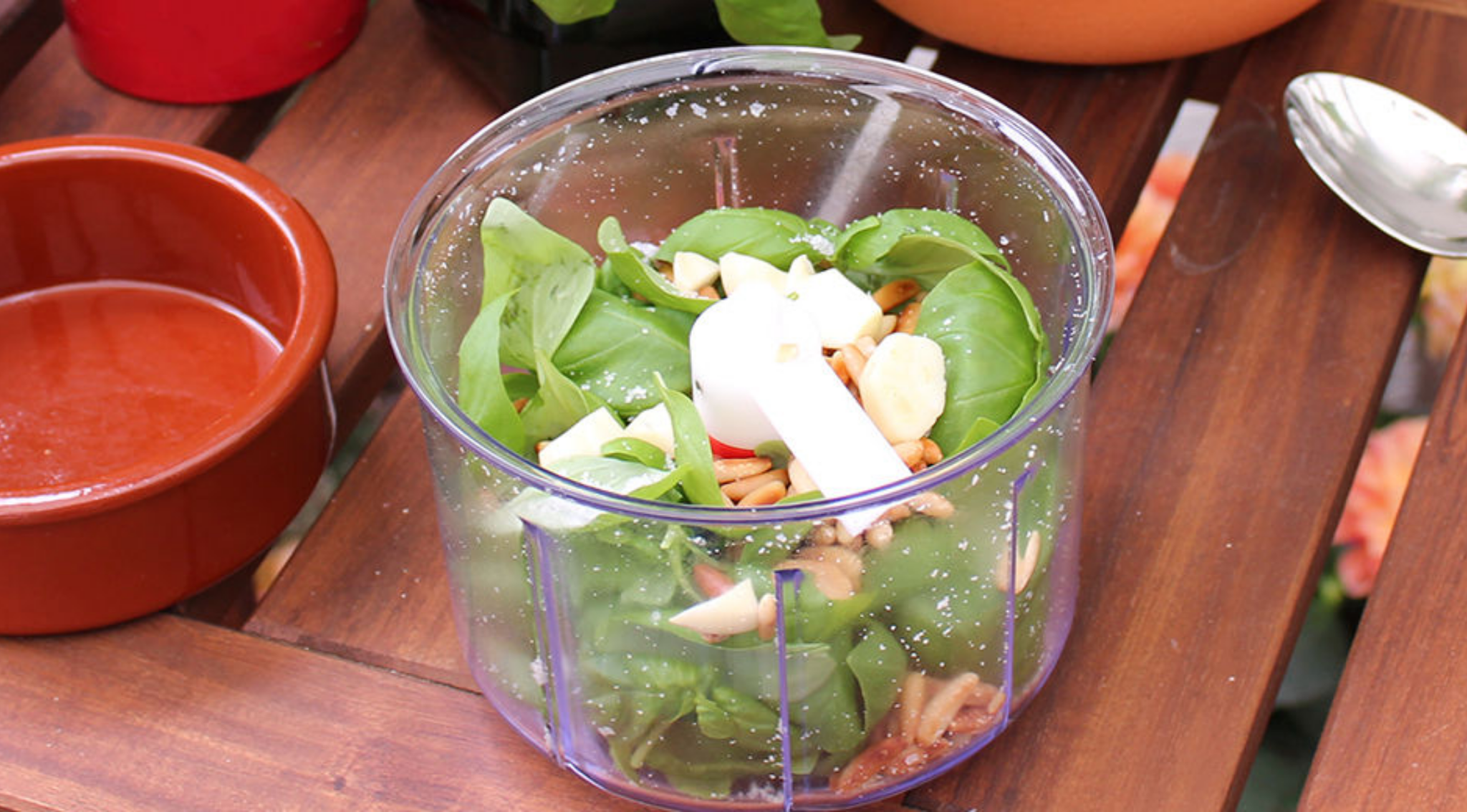 Recipe: Basil pesto with pine nuts | Fissler