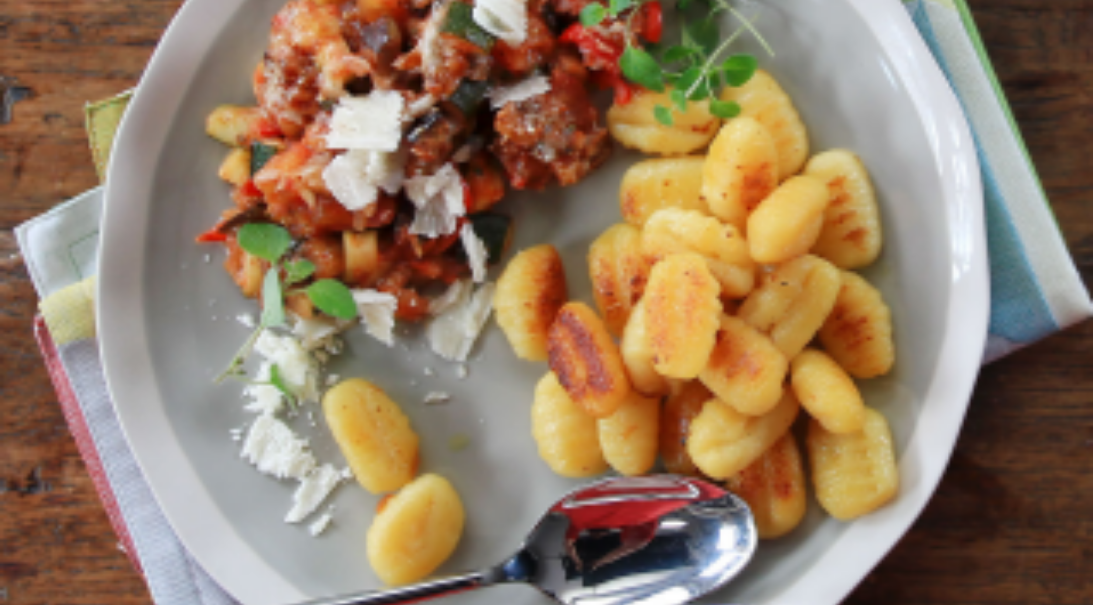 Gratiniertes Ratatouille mit gebratenen Gnocchi