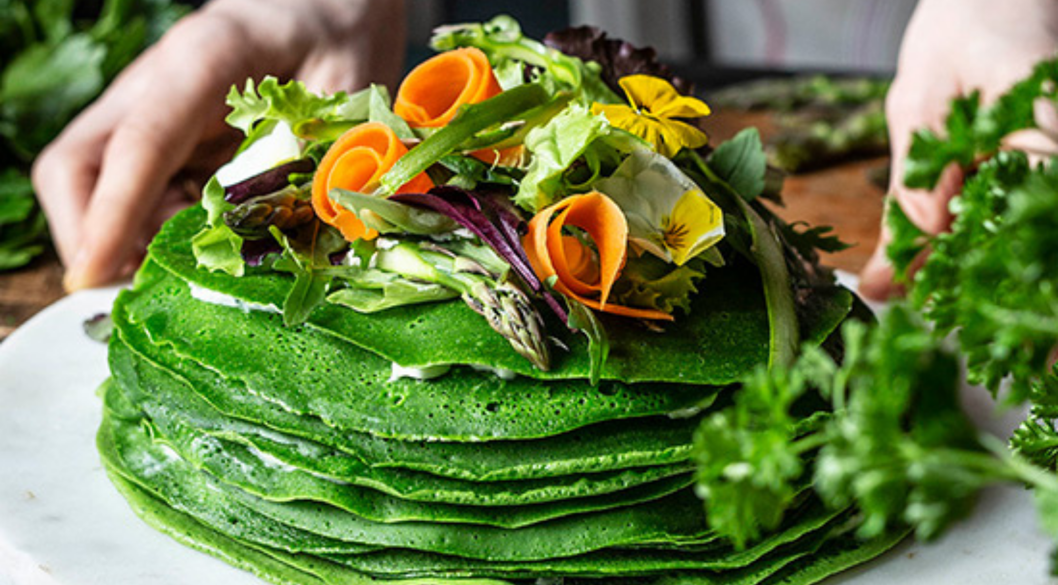 Herzhafte Spinat Pfannkuchen als Torte