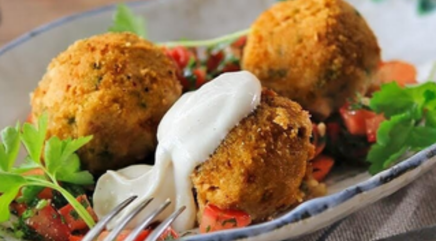 Pistazien-Falafel auf gegrilltem Gemüse