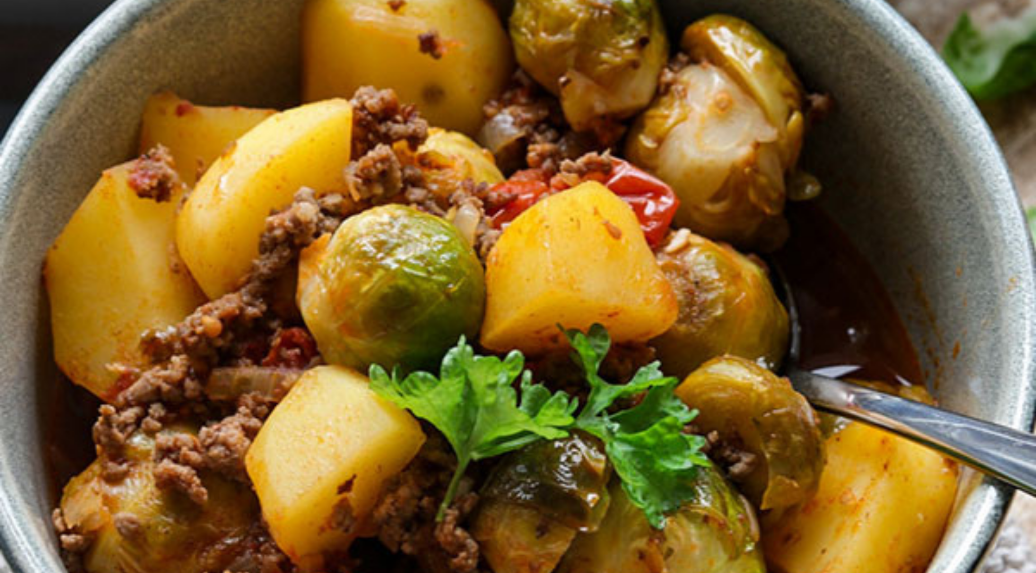 Recipe: Brussels Sprout and Potato Stew with Ground Meat | Fissler