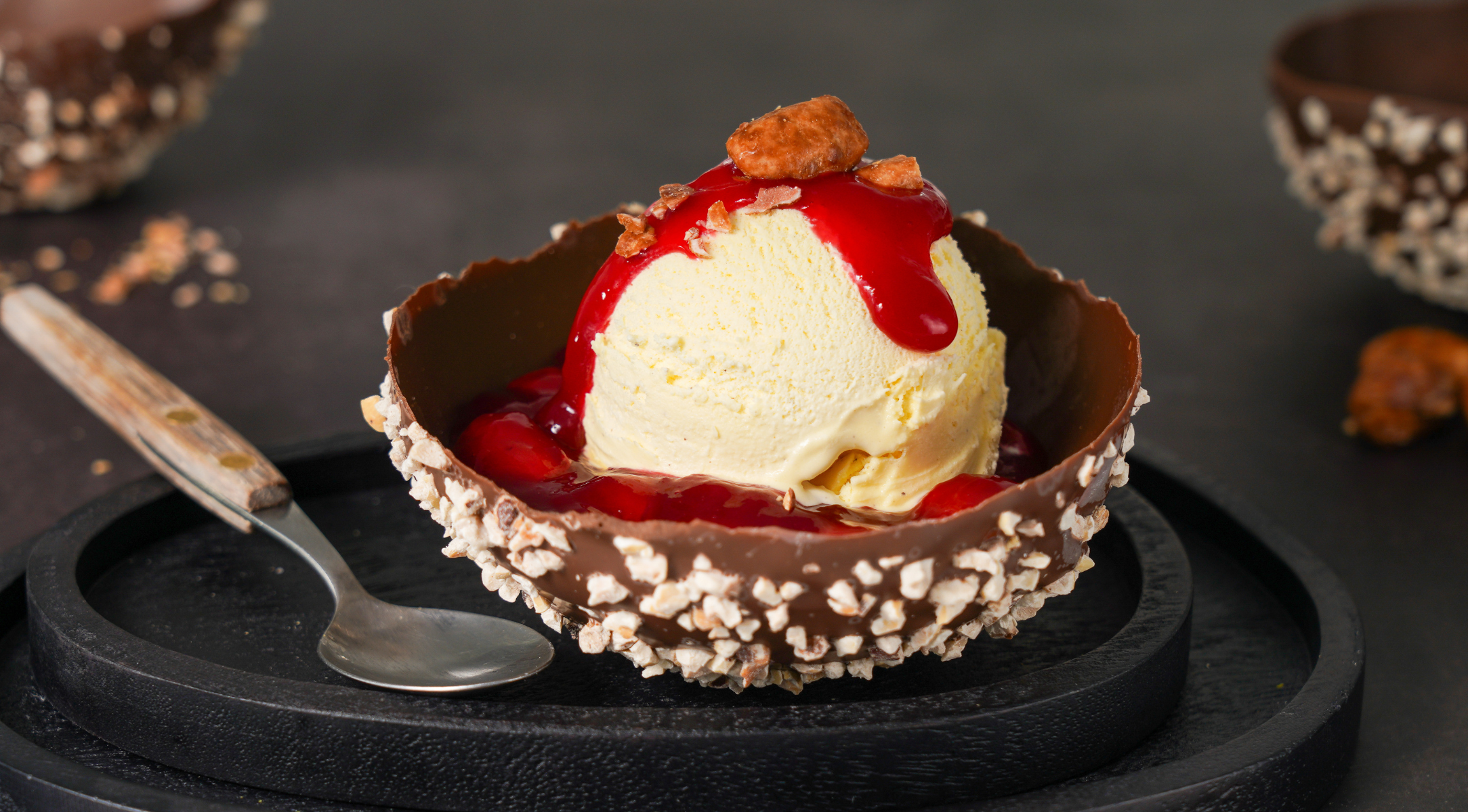 Weihnachtsdessert Schokoschale