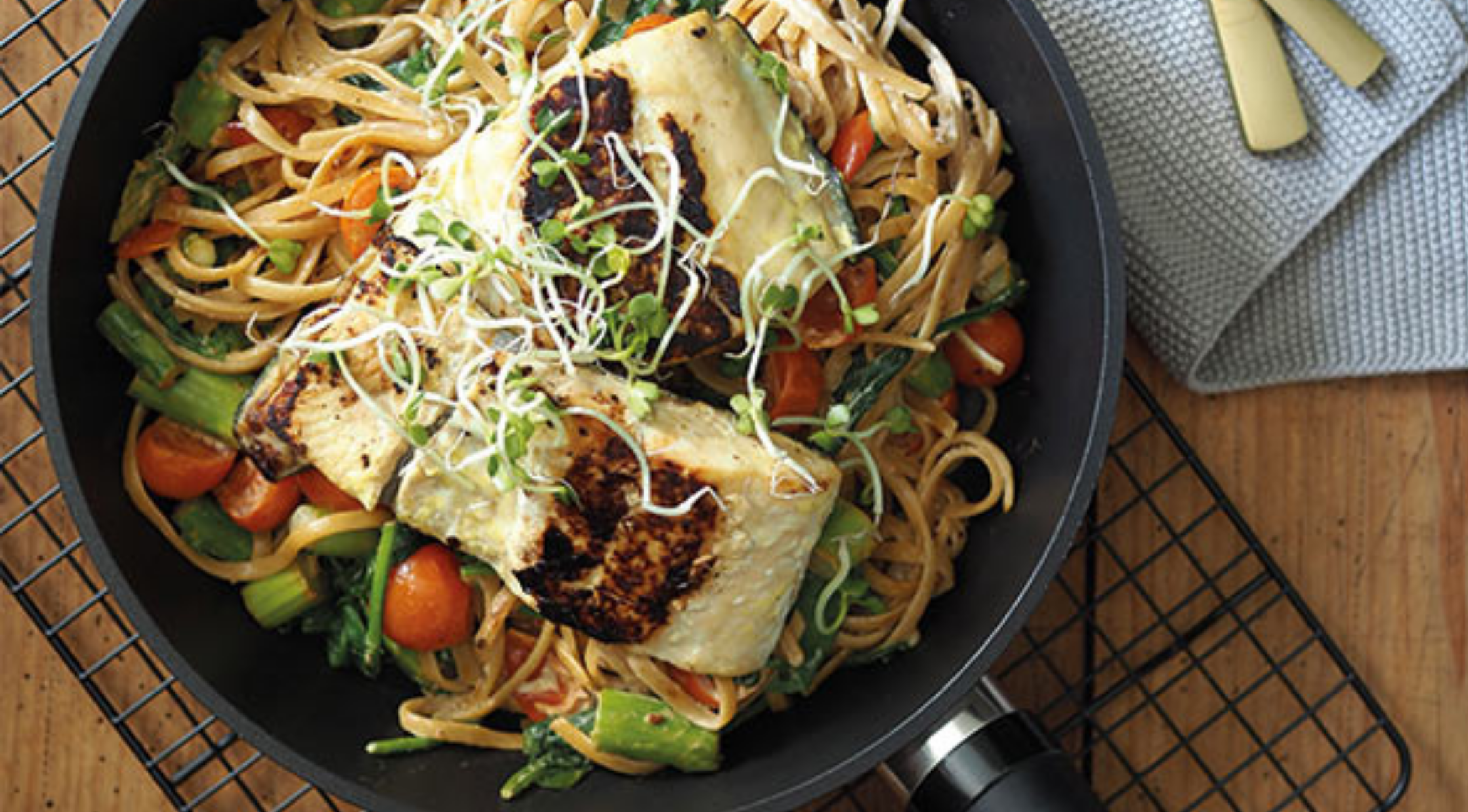 Skyr Pasta mit Wildlachs und Spargel